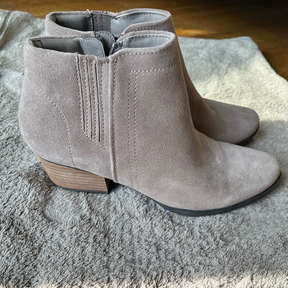NWT! Blondo Taupe Suede Ankle Booties, Size 10 Women
